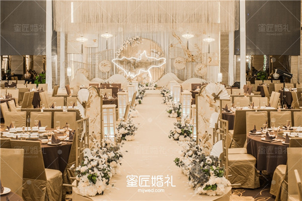 大学文艺晚会主持词