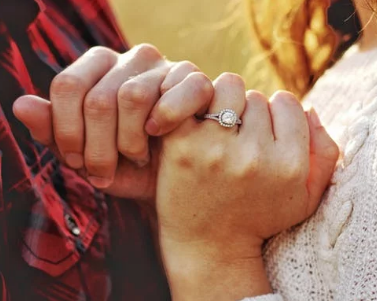 低调宣布结婚的朋友圈说说