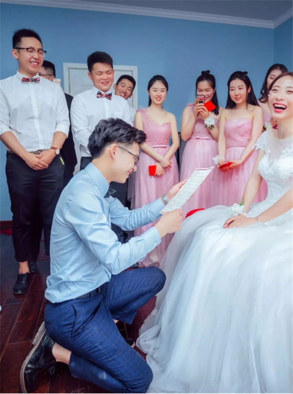 新娘急救包里装什么 新娘手提包里面装什么