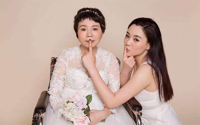 女儿出嫁妈妈穿的服装 女儿结婚母亲穿什么衣服