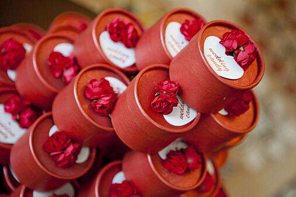 现在结婚喜糖都是用什么喜糖 结婚喜糖里面放什么讲究