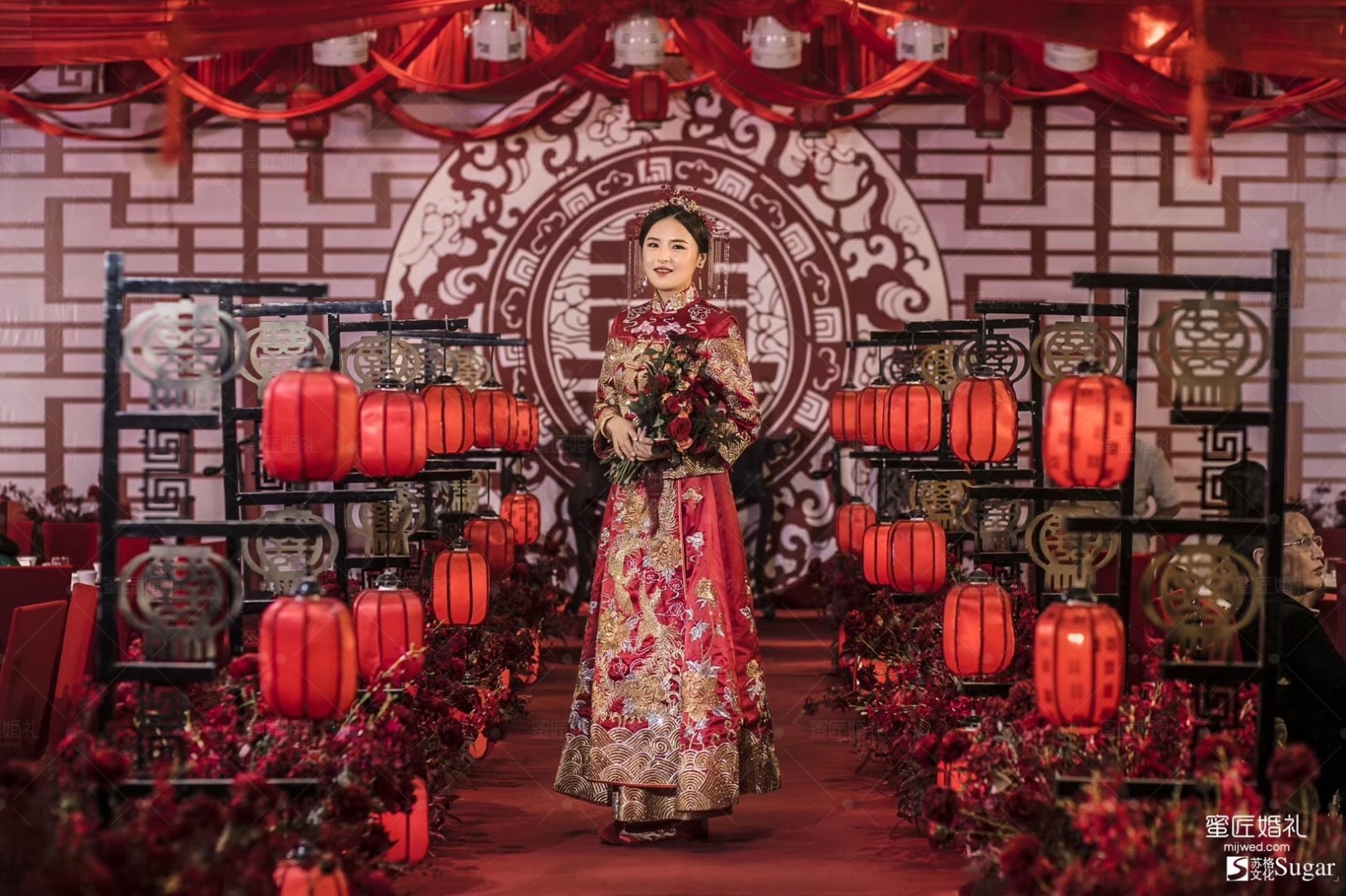 婚礼当天新娘几套服装 