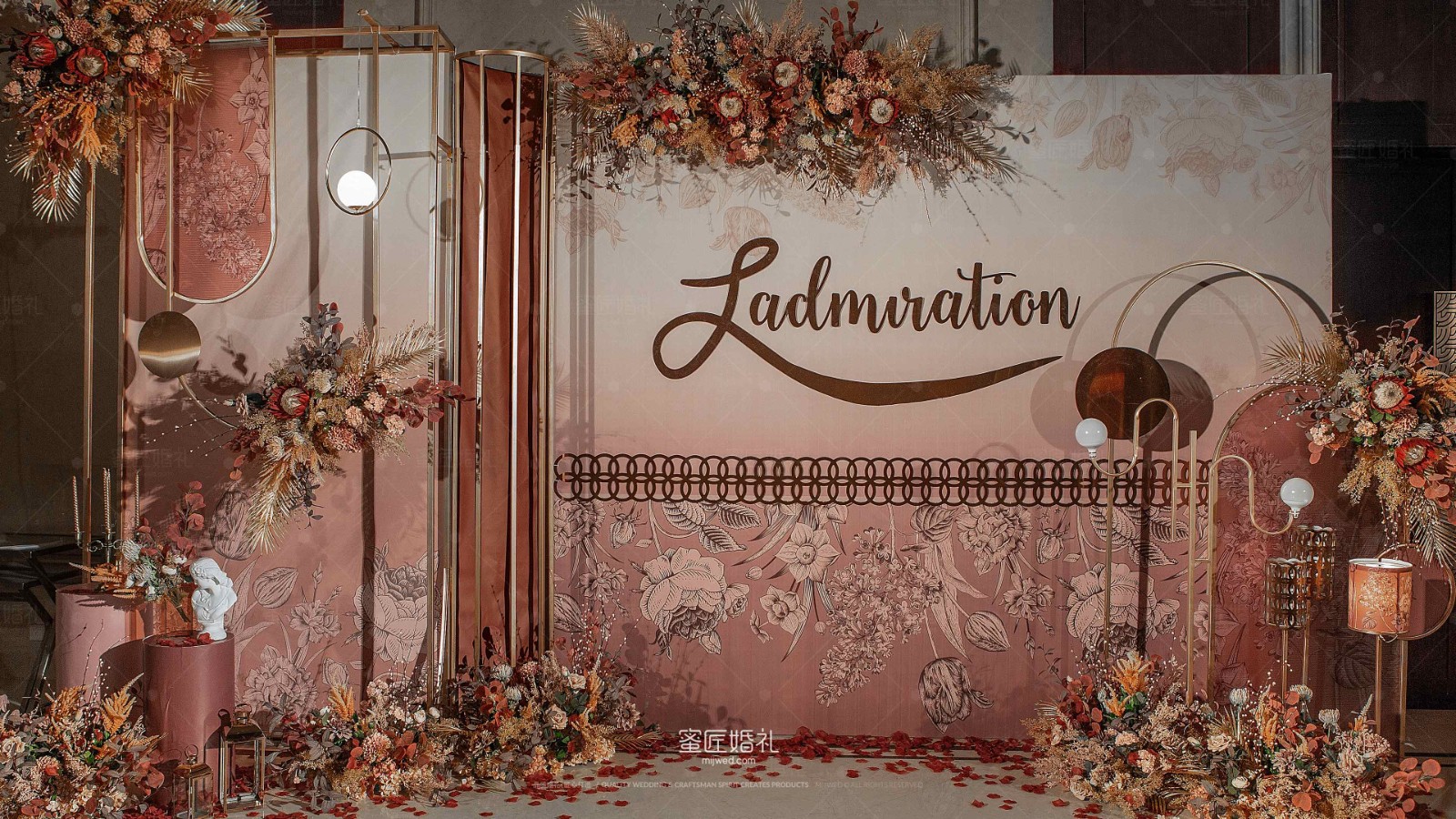 优雅的西式婚礼怎么布置 优雅西式婚礼现场布置效果