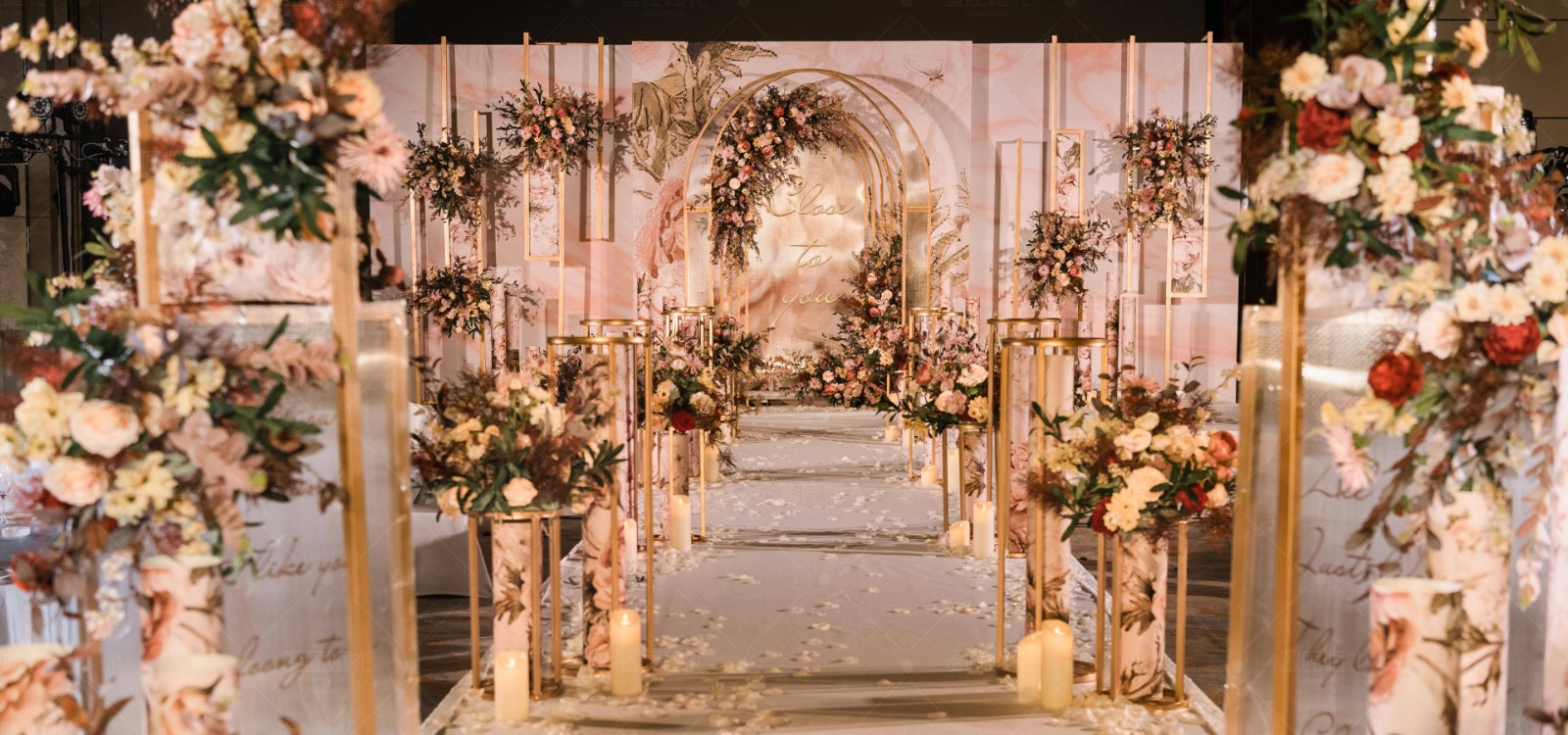 优雅西式婚礼现场布置效果