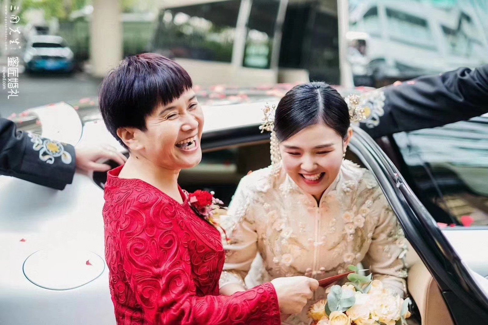 婚礼上妈妈穿什么得体 婚礼上妈妈穿什么衣服