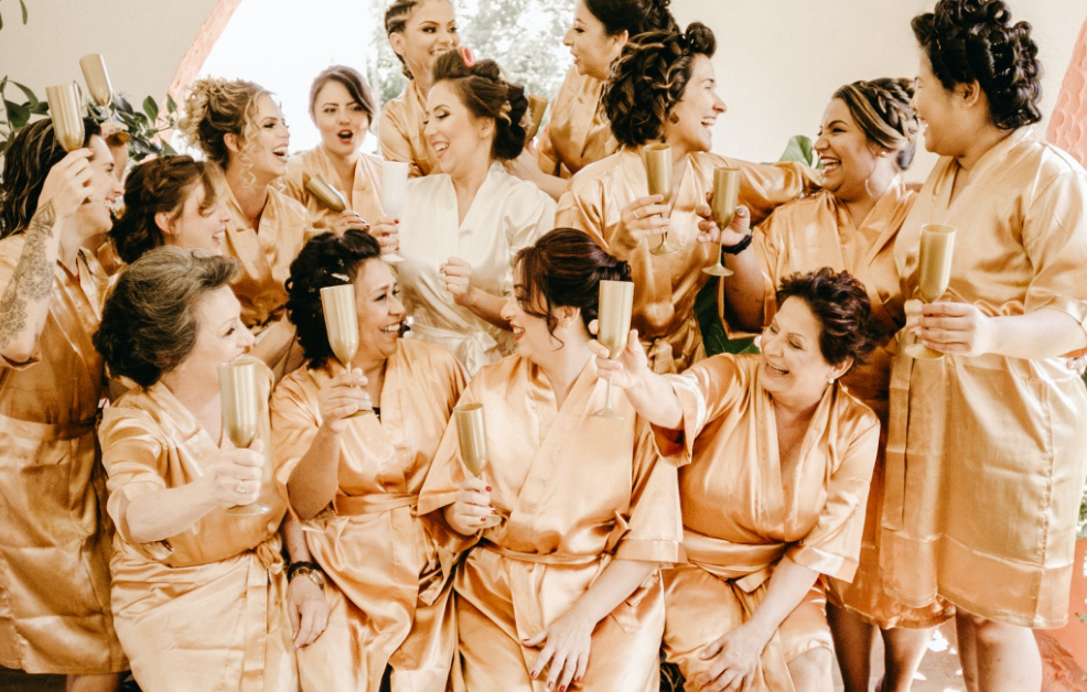 伴娘拦门该问什么问题