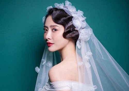 婚礼头纱的含义 婚纱头纱怎么固定在头上