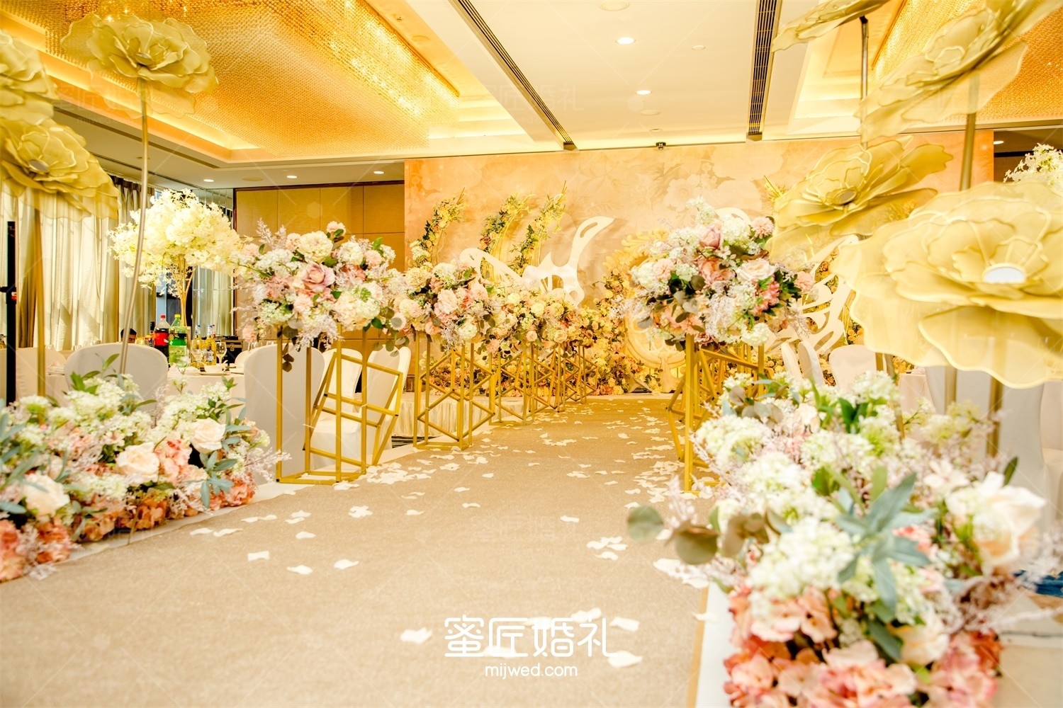 唯美婚礼现场布景图片 婚礼布置效果