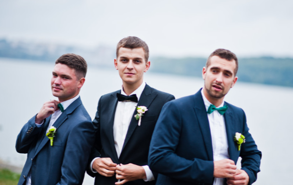 伴郎喊门的幽默顺口溜 