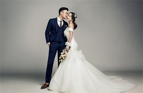 情侣照和婚纱照的区别是什么 婚纱照说说怎么写
