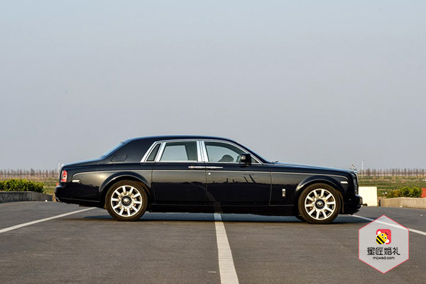 现在租婚车一天多少钱