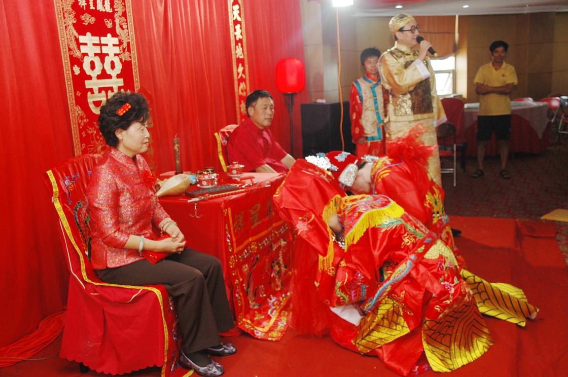 婚礼上妈妈穿什么得体