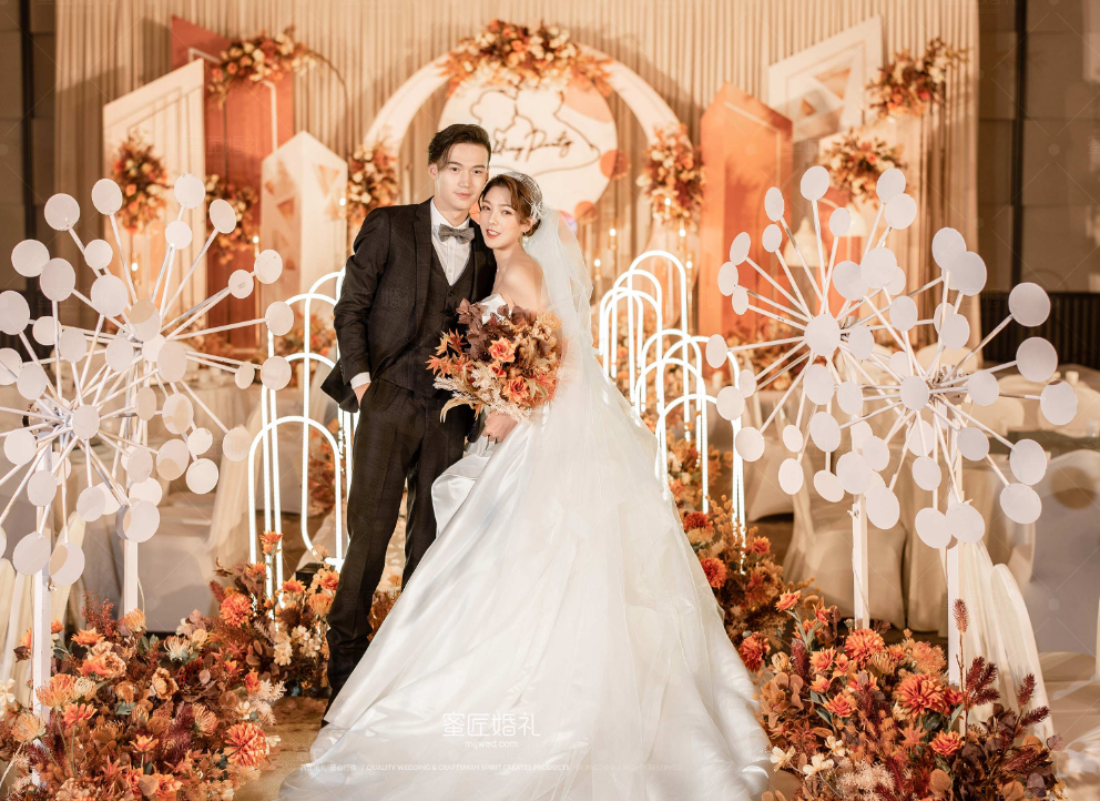 婚礼跟拍新人摆什么姿势 婚礼拍摄有哪些姿势