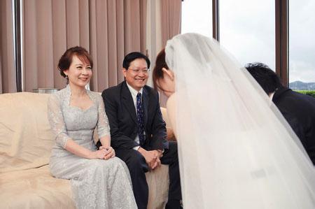 婚礼一般要穿几套礼服