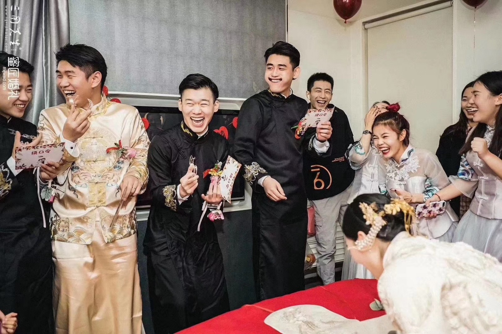 邀请朋友参加婚礼的话搞笑 参加婚礼特殊特别的邀请词