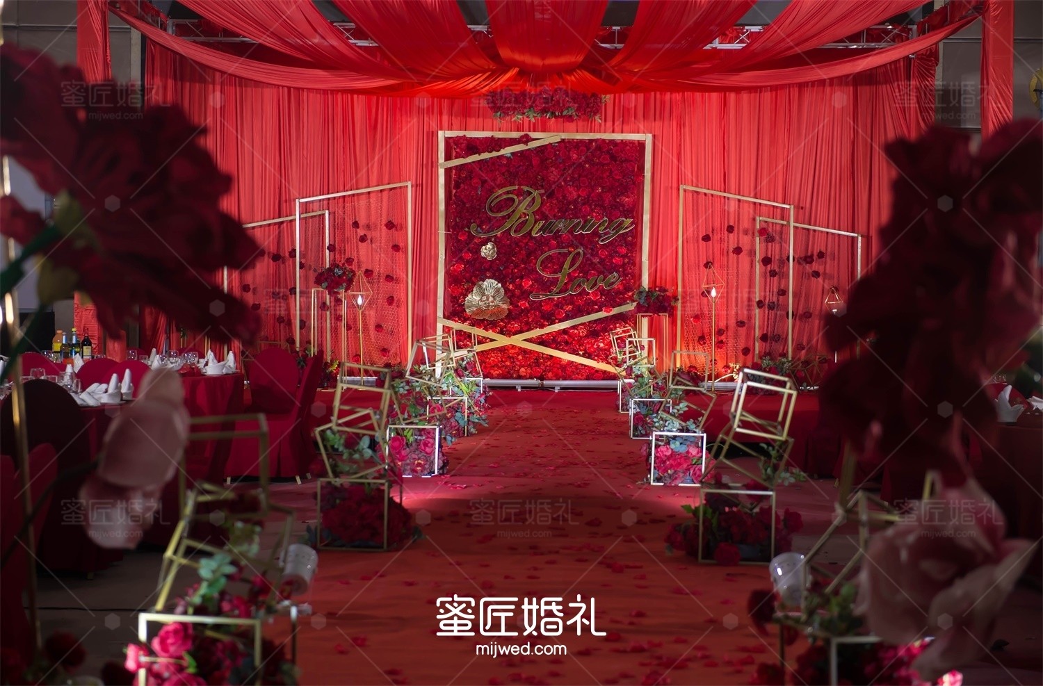 红色金色主题婚礼策划有哪些