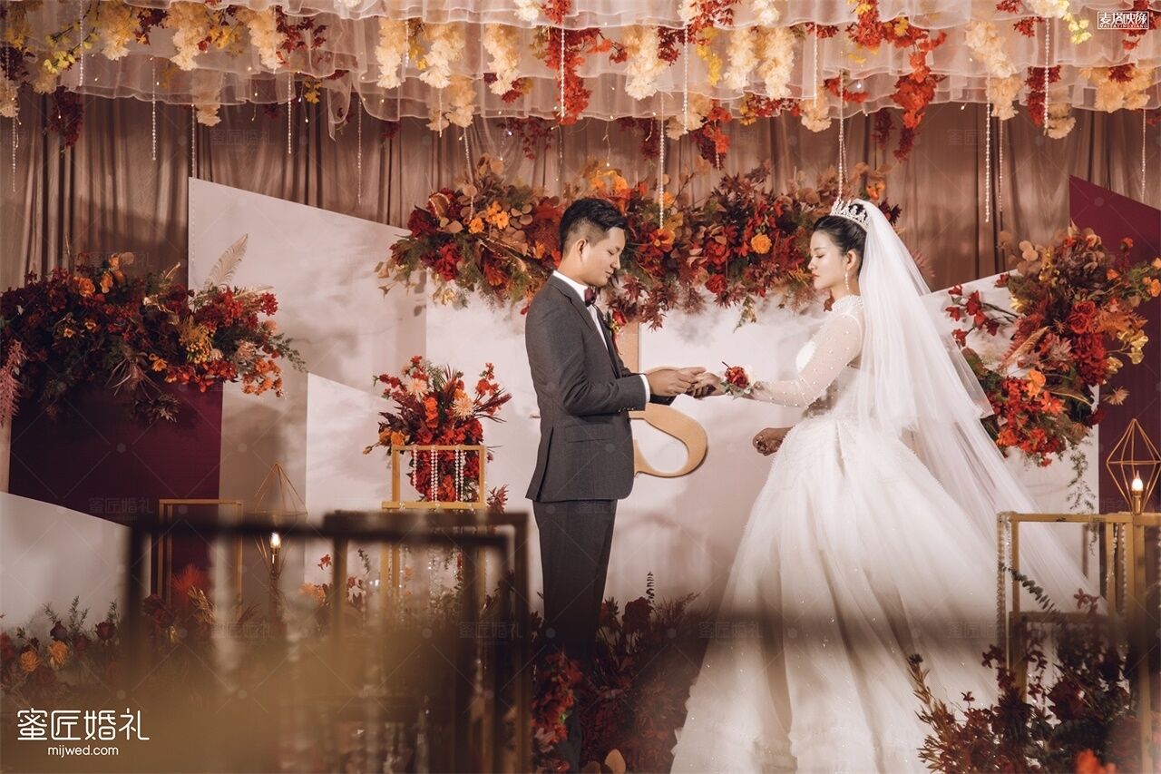金秋十月婚礼祝福语 新婚祝福语短信