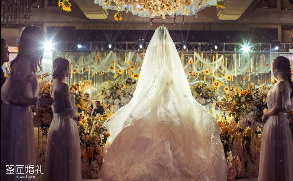 婚礼小游戏创意环节 婚礼伴娘堵门创意问题