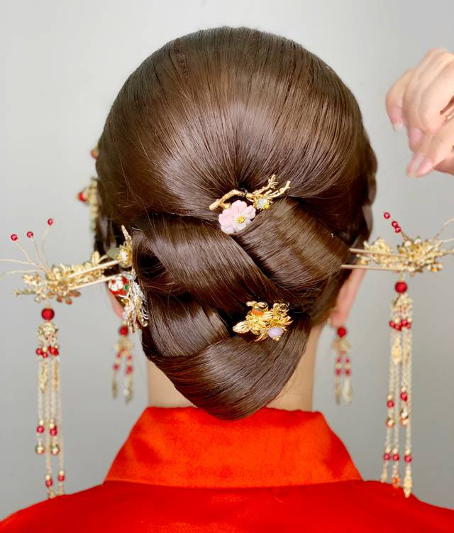 中式新娘发型有哪些怎么根据脸型弄新娘发型