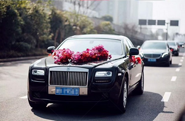 郑州现在租婚车多少钱 郑州租婚车签合同注意什么