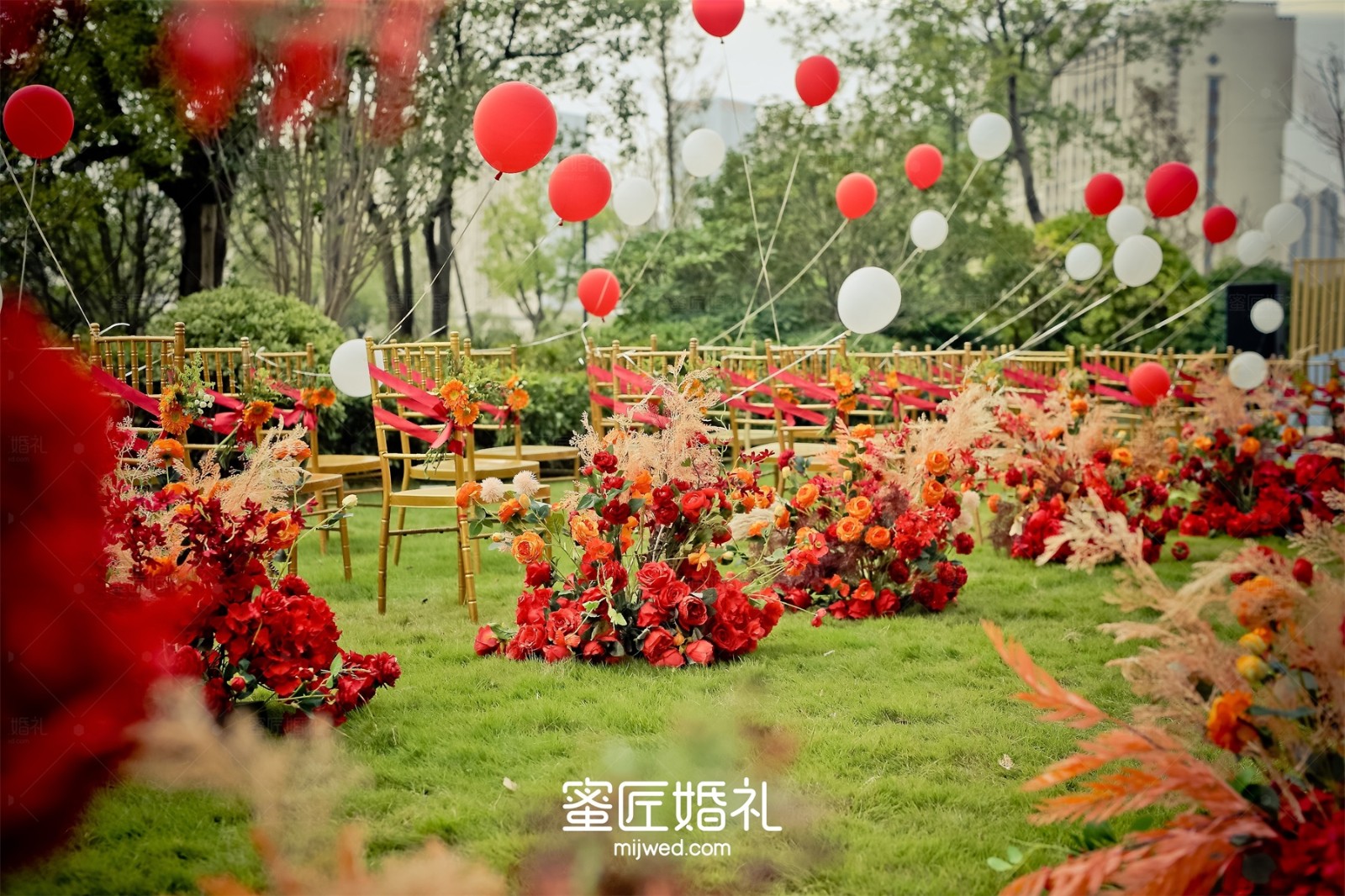 郑州西式户外婚礼布置 郑州户外婚礼现场布置攻略