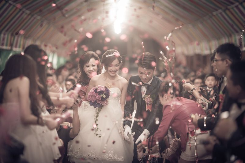 参加朋友婚礼怎么穿合适 出席婚宴穿什么衣服