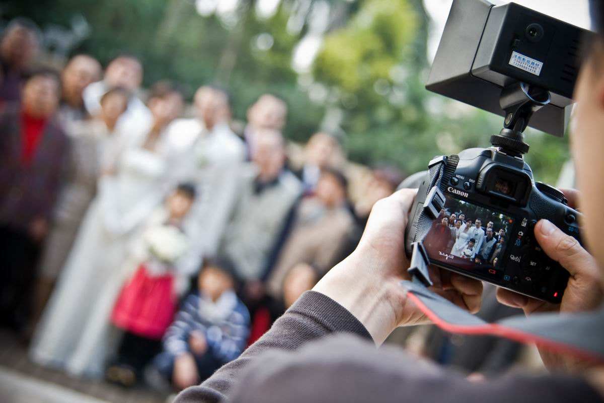 参加朋友婚礼怎么穿合适