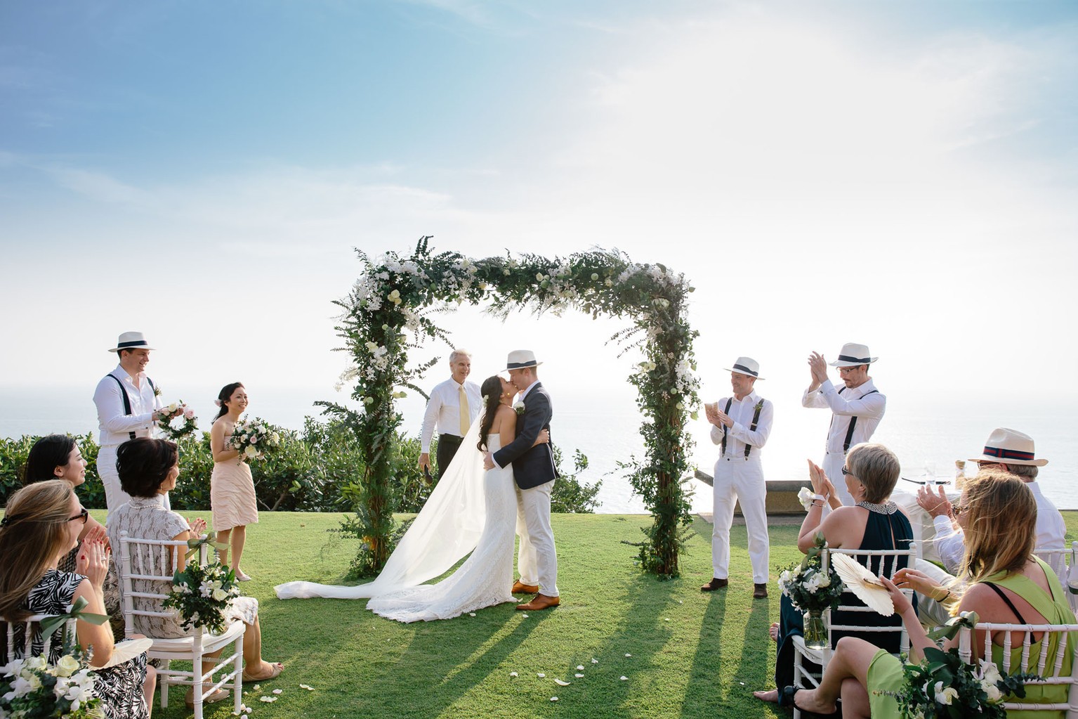 伴郎伴娘祝福语搞笑 伴郎在婚礼上祝福的话