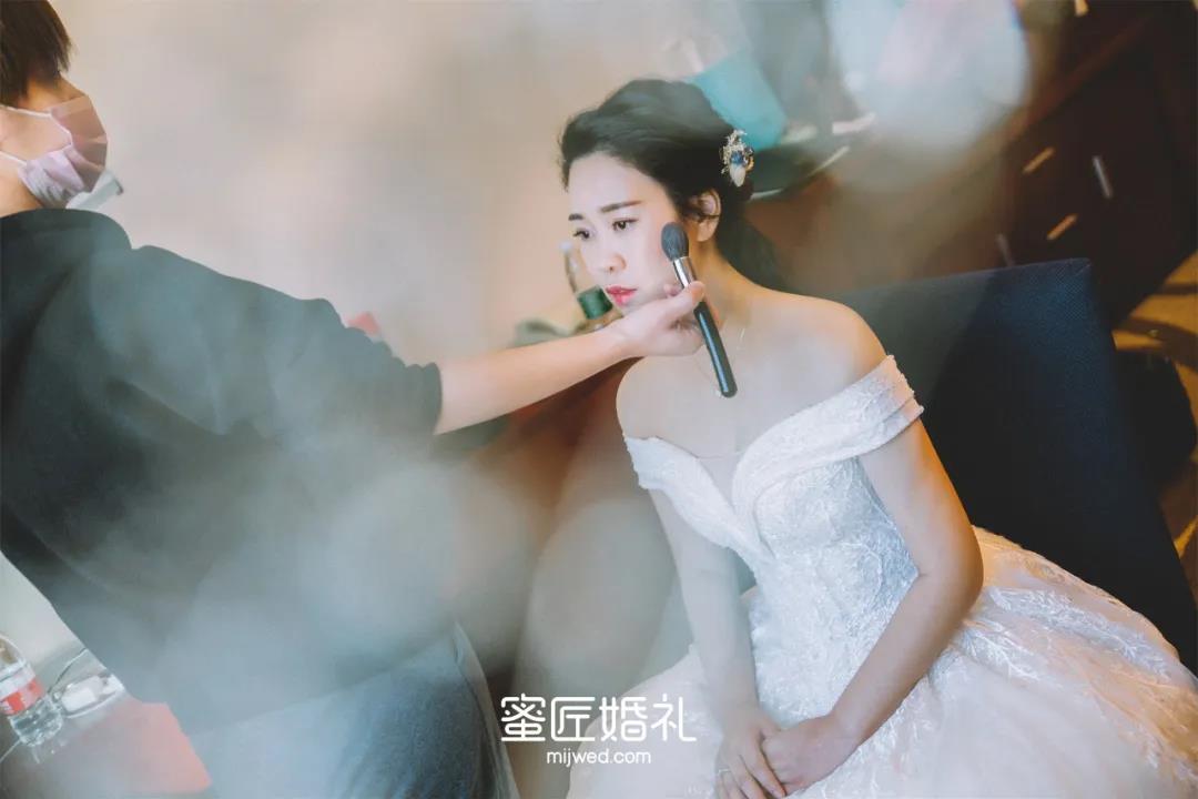 一场婚礼化妆师多少钱