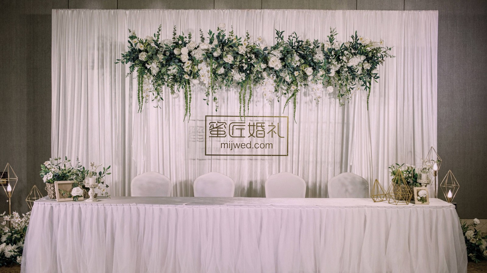 冬季浪漫温馨的婚礼现场布置,温馨浪漫的冬季婚礼现场布置