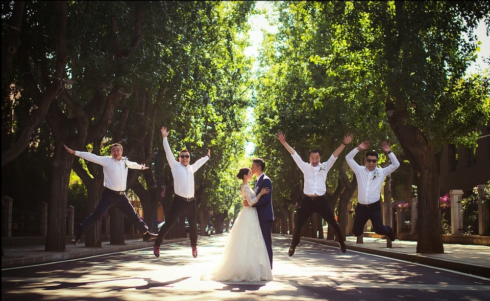 结婚时伴郎穿什么衣服 夏天伴郎的衣服应该怎么配