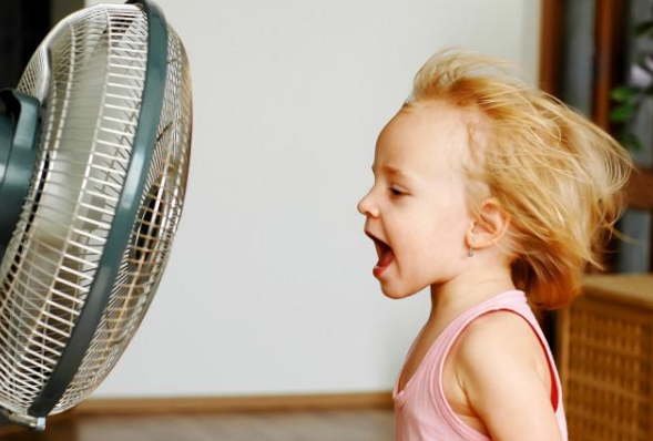 宝宝吹风扇好还是空调好 夏天宝宝吹风扇好还是空调好