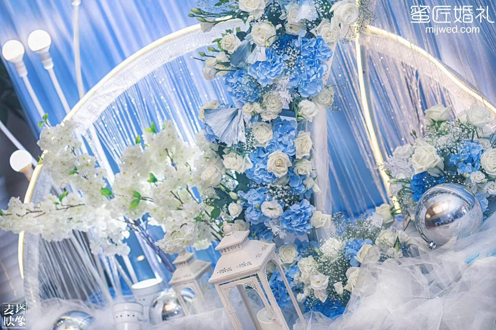 紫色的婚礼现场布置内容,如何布置紫色的婚礼现场摆件