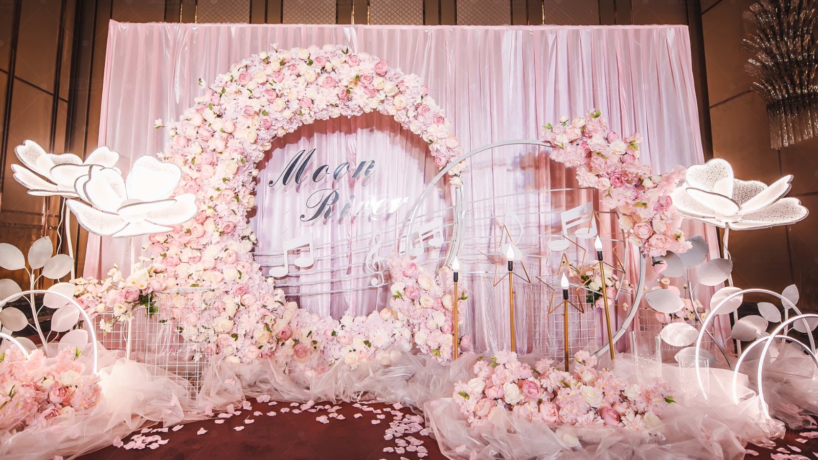 高端粉色主题婚礼布置