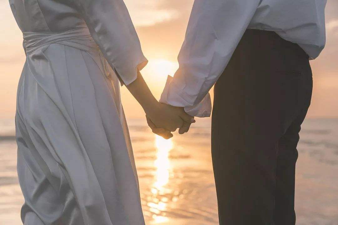 夫妻之间结婚纪念送什么礼物 致自己结婚纪念快乐的句子