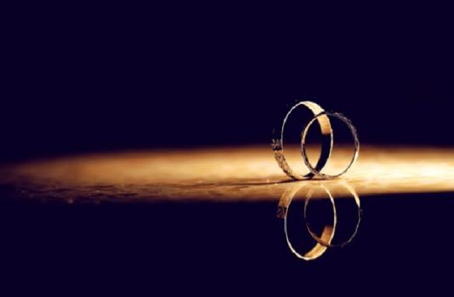 男士结婚戒指怎么戴 男生的婚戒要不要带钻石