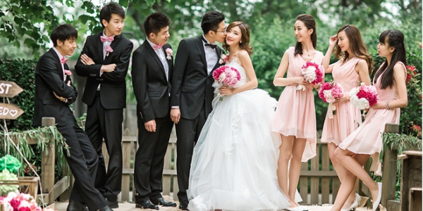 伴郎伴娘礼服种类 伴郎伴娘礼服有哪些款式