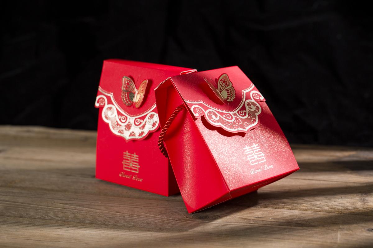 小姐妹订婚送什么礼物好