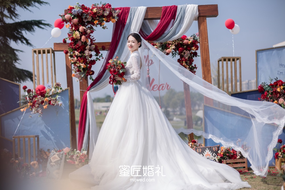 婚礼跟妆的步骤都是哪些 婚礼跟妆都是需要哪些化妆品