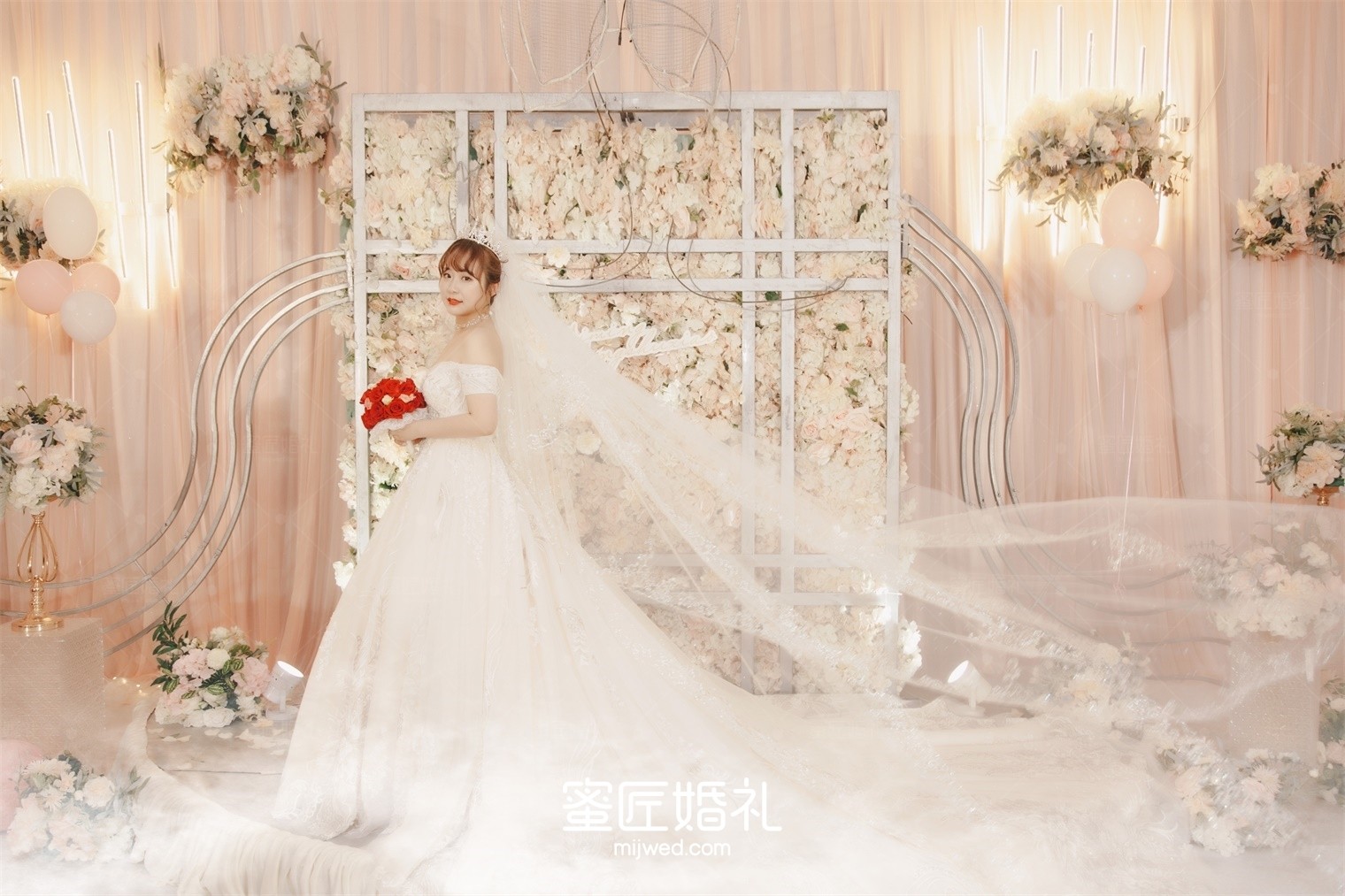 婚礼跟妆补妆都是什么 婚礼跟妆时间的安排和妆容的选择