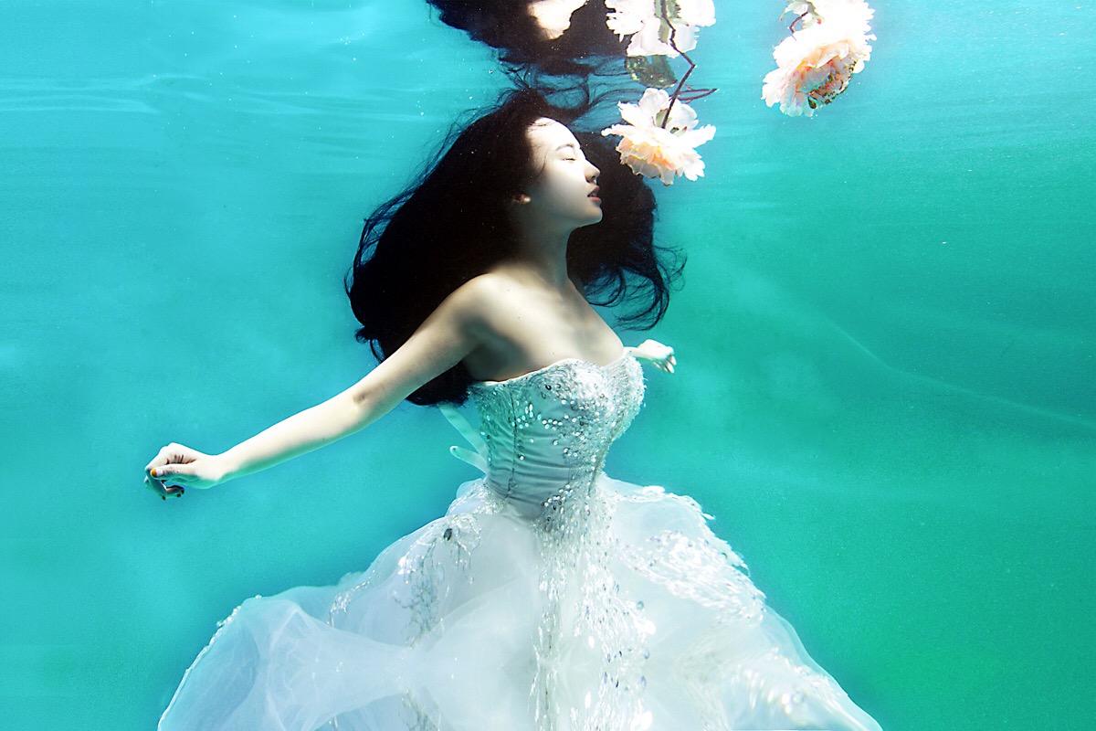 水下婚纱摄影怎么拍 水下婚纱摄影都是哪些技巧