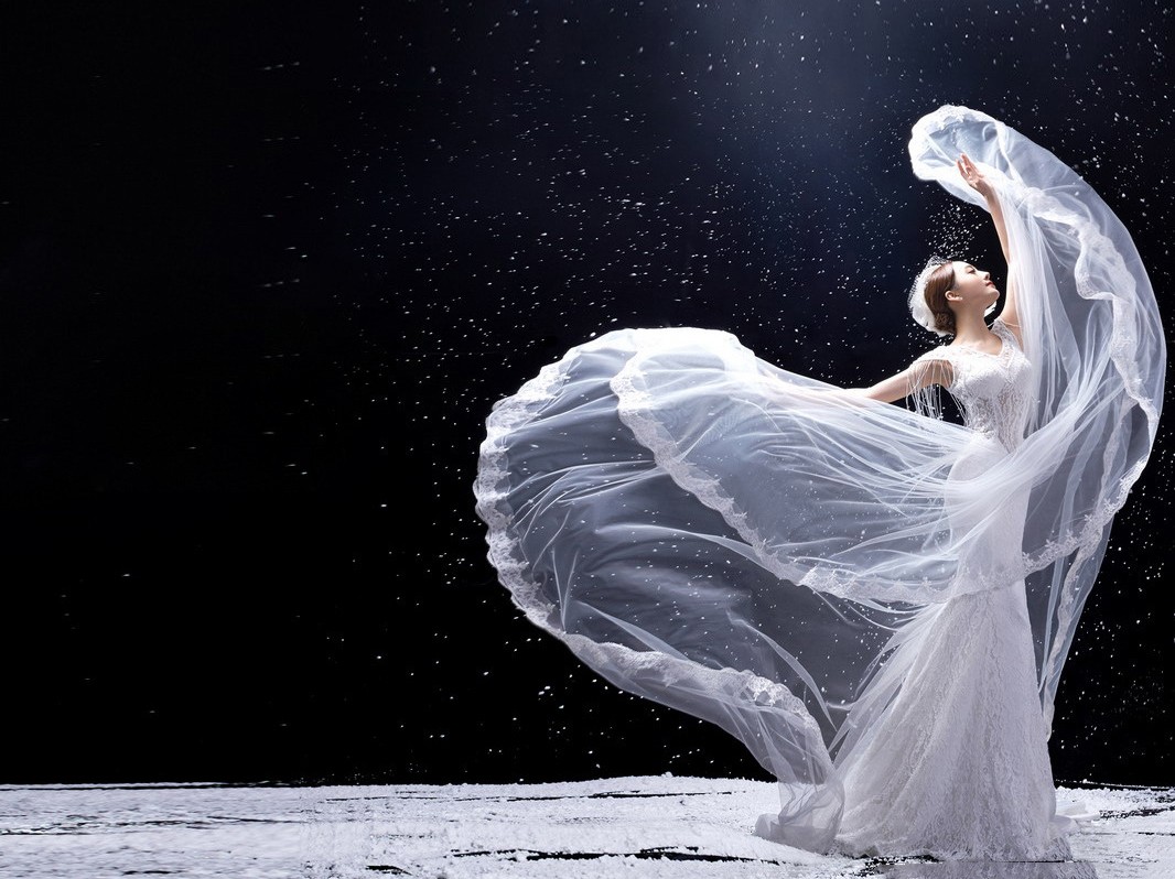 黑与白的婚纱摄影风格 黑色婚纱摄影的代表意义是什么