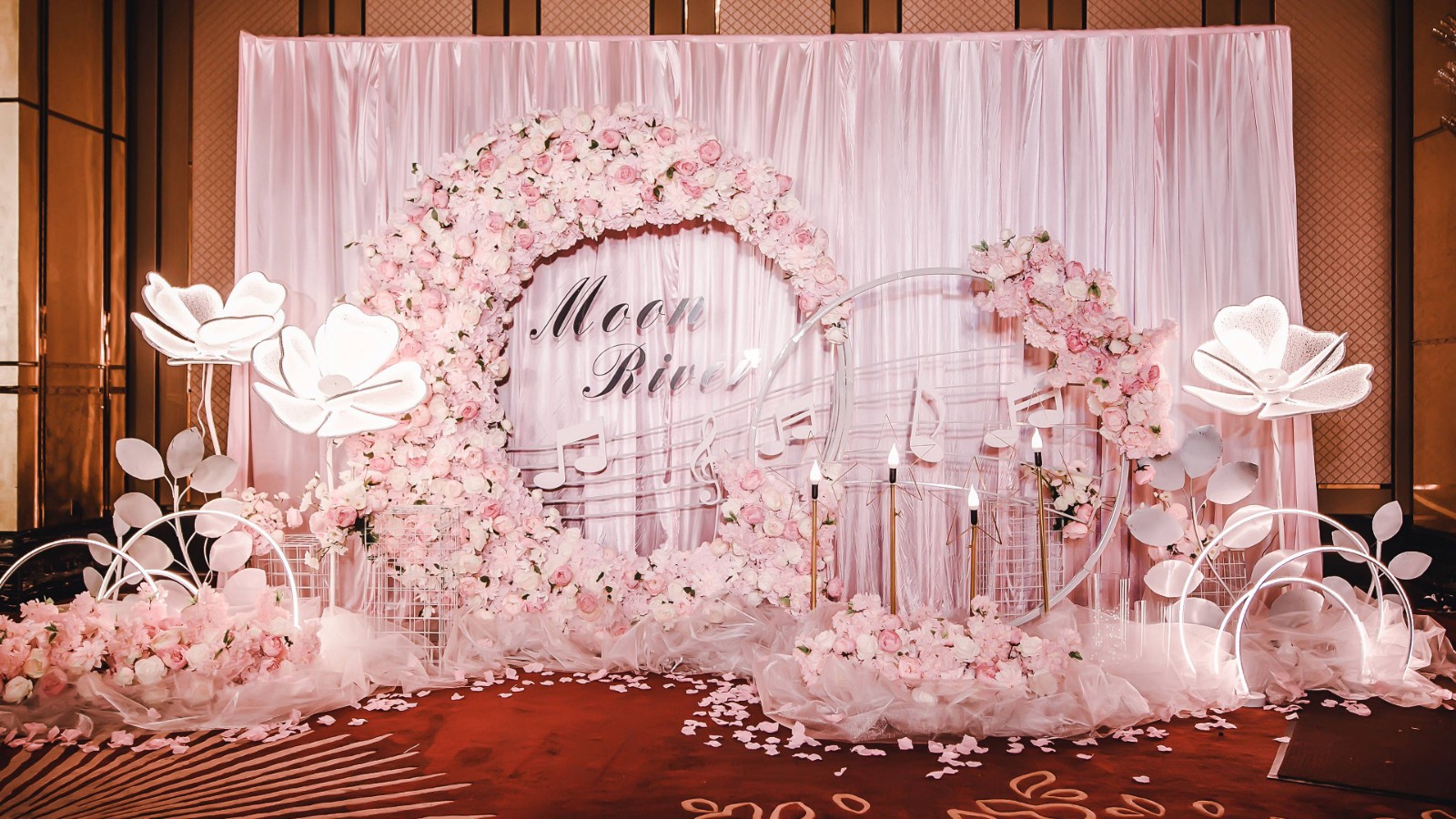 小型婚礼现场布置窍门 小型婚礼现场座位安排