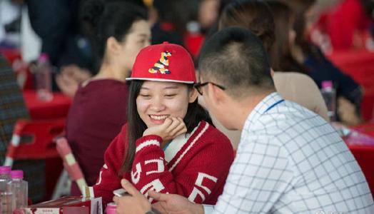 结婚纪念送什么给老婆 结婚纪念说什么感言