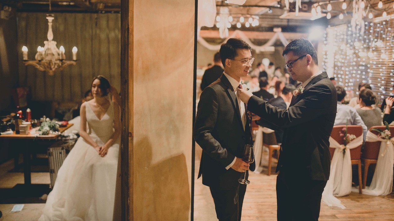 婚礼跟拍一般都用什么镜头 婚礼跟拍一般几个摄影师