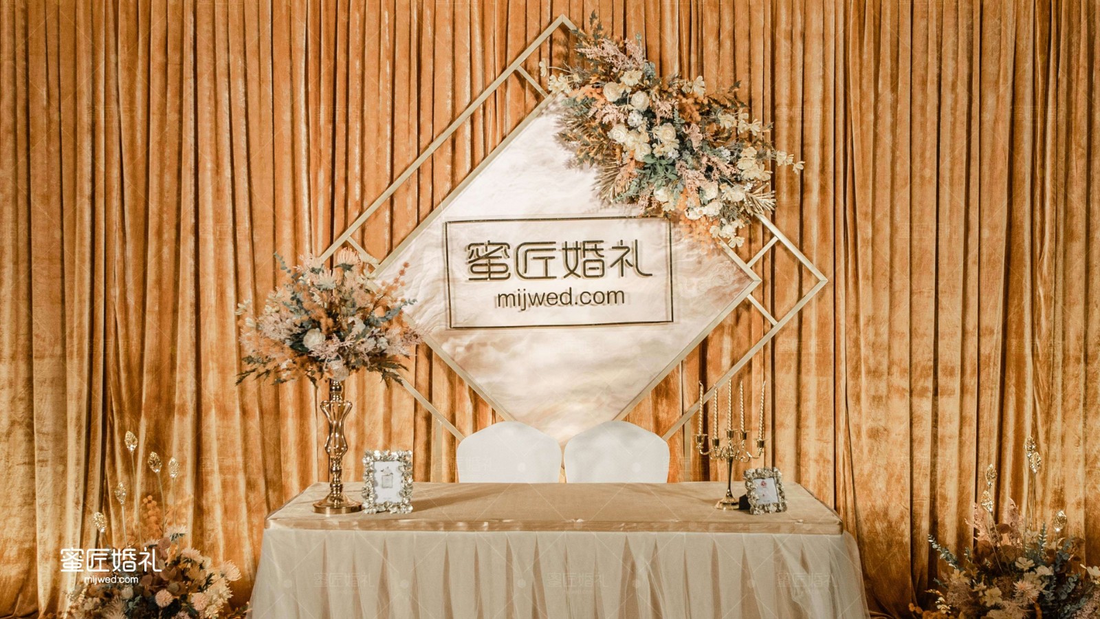 挑选婚礼主持人该从哪着手,婚礼主持人该如何掌控全场