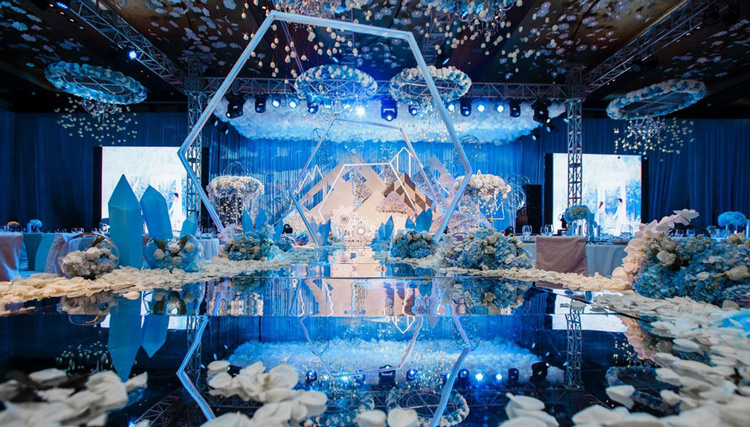 酒店婚礼现场布置 酒店婚礼布置现场图片