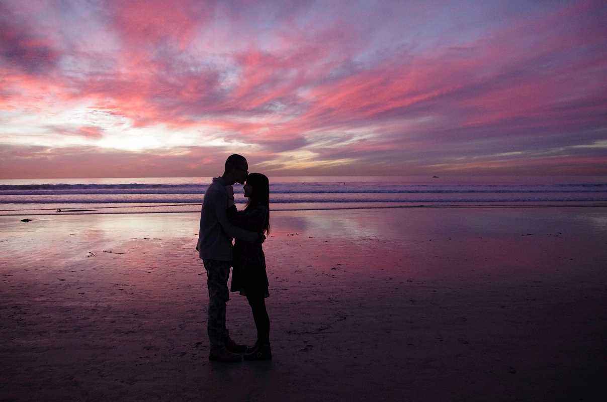 结婚12年纪念日送什么礼物 银婚纪念日应该送一些什么