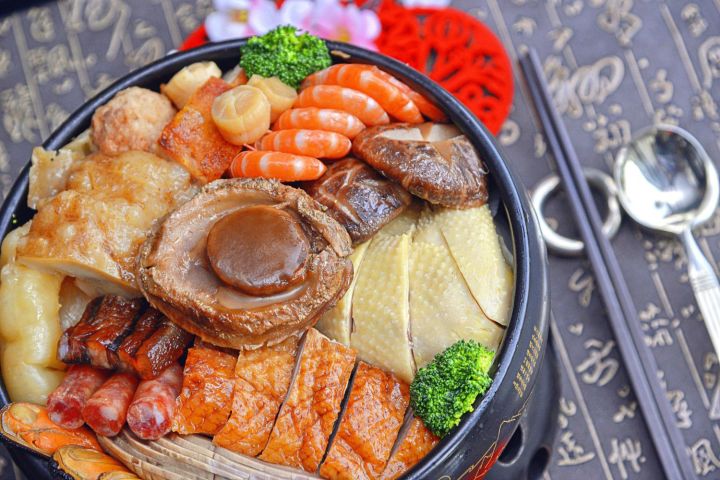 结婚酒席上如何敬酒说话 结婚酒席上的敬酒话