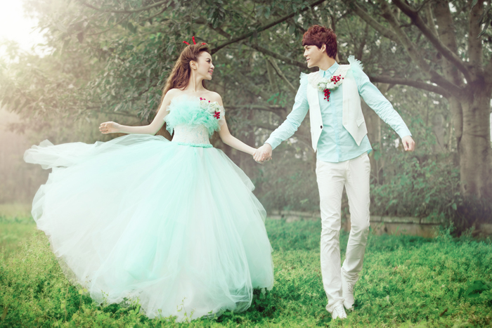情侣装婚纱摄影选择技巧 情侣装色彩搭配